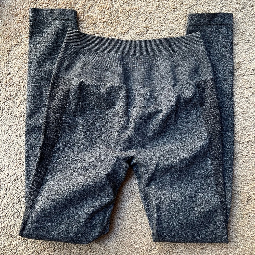 SOLD Powder Grey Amplify Dupe Leggings